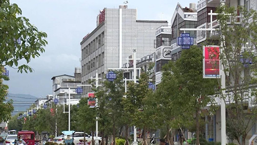 佰馬科技協(xié)同合作伙伴，針對(duì)云南大理休閑步行街場(chǎng)景，量身設(shè)計(jì)智慧路燈桿方案，項(xiàng)目兼具文化特色和功能實(shí)用性，為智慧城市增光添彩。