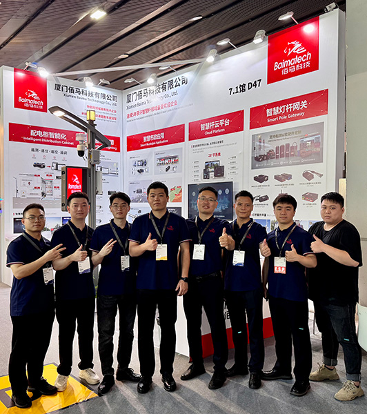 佰馬科技參展同事.jpg